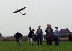 Start eines Seglers am Hochstartgummi